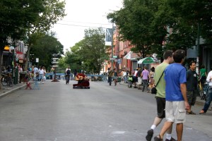 Bedford Ave & Elbow room? Fuhgedaboutit without Williamsburg Walks!